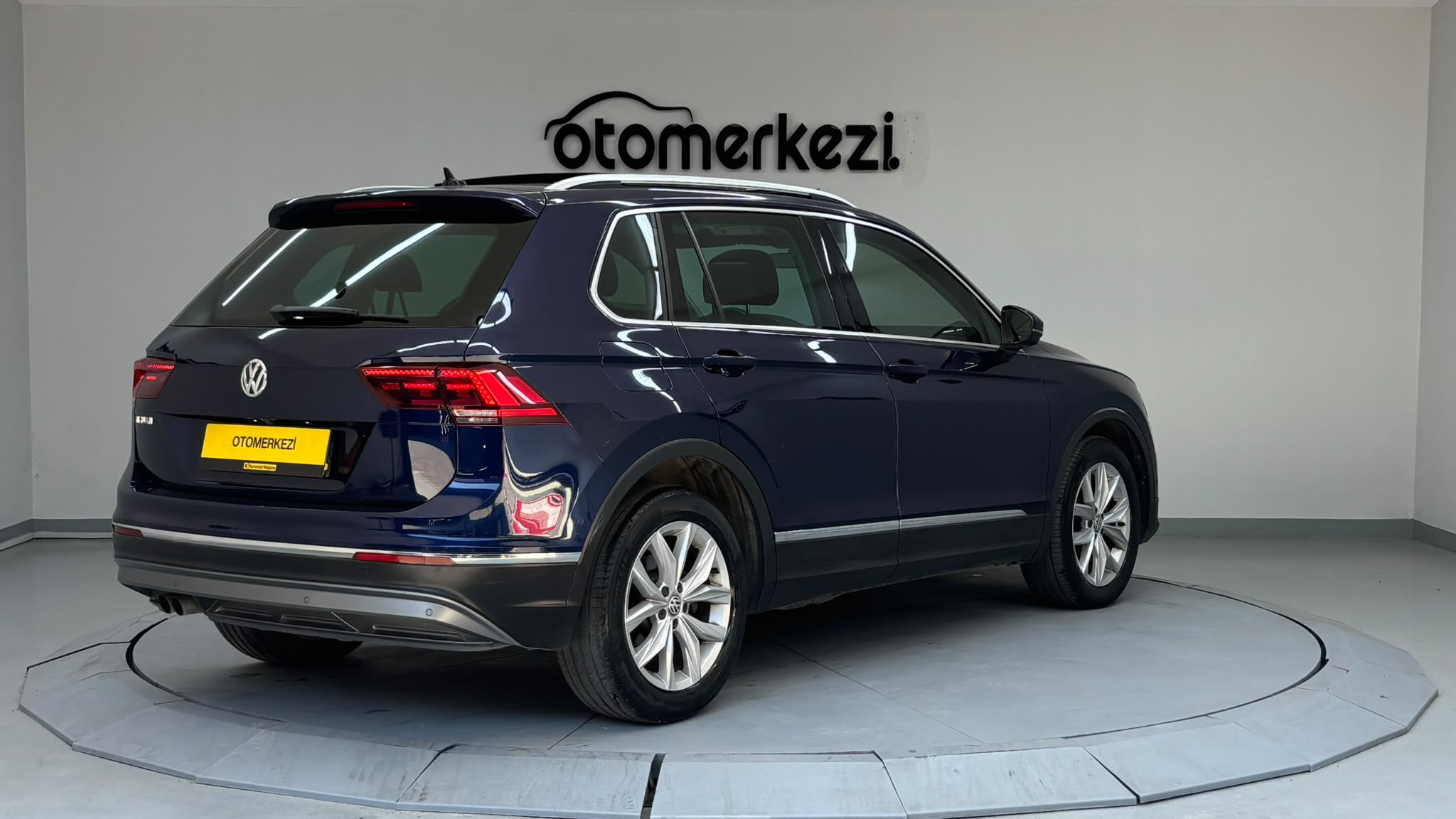 VOLKSWAGEN TIGUAN 4